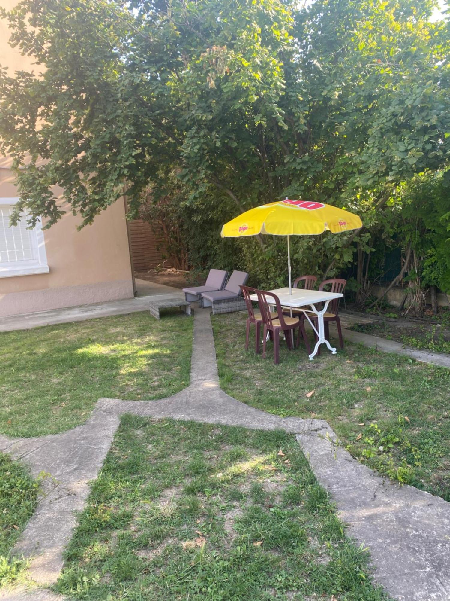 Spa Jardin Prive T3 Independant Dans Villa Morieres-les-Avignon Exteriör bild